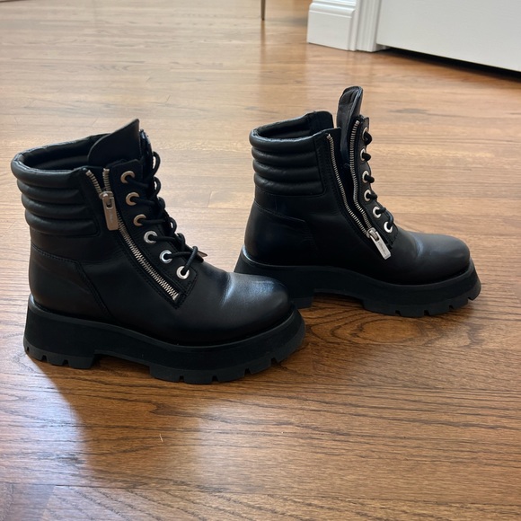 GBG Womens Black Lug Sole Double Gores Buckle And Grommet Hardware Logo Cushioned Ankle Strap Tealin Round Toe Block Heel Zip-Up Riding Boot M